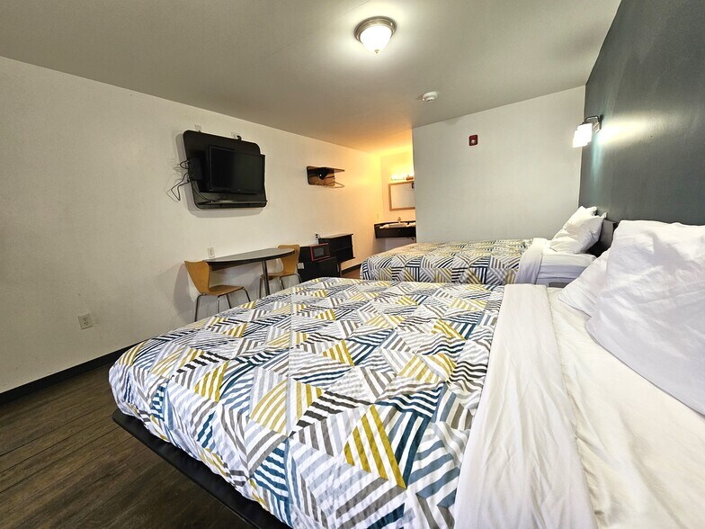 More Photos Of 1920 Bob Griffin Rd, Cameron Hotel For Sale