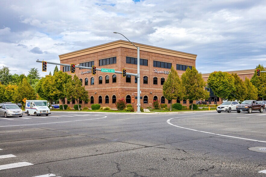 Primary Photo Of 1311 E Barnett Rd, Medford Medical For Lease