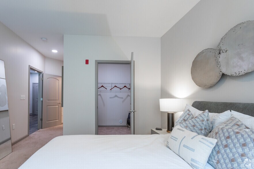 More Photos Of 900 E Six Forks Rd, Raleigh Apartments For Lease