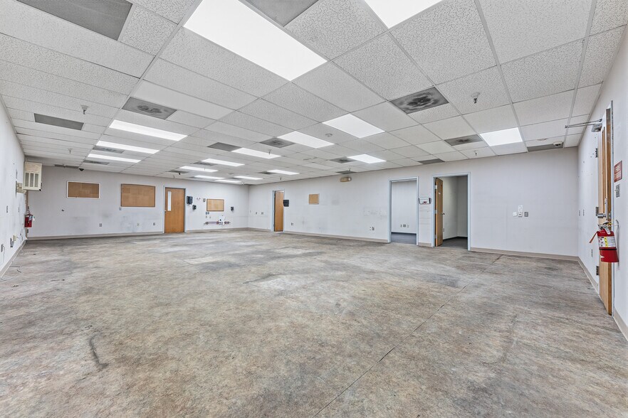 More Photos Of 501 Locust Ave, Fairmont Freestanding For Sale