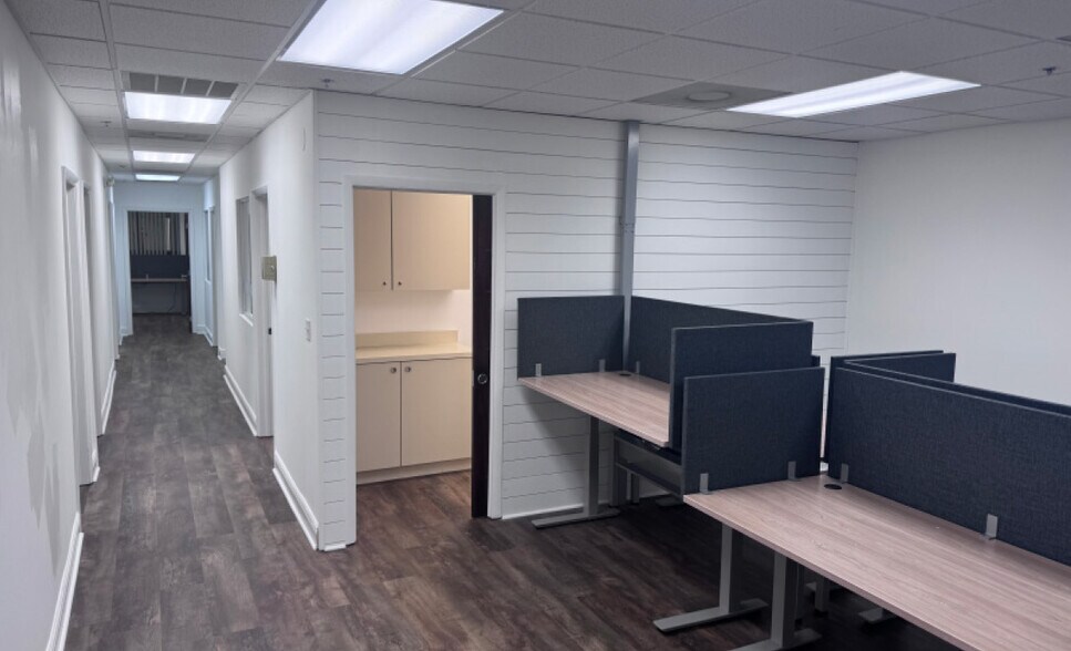 More Photos Of 819 SW Federal Hwy, Stuart Office For Lease