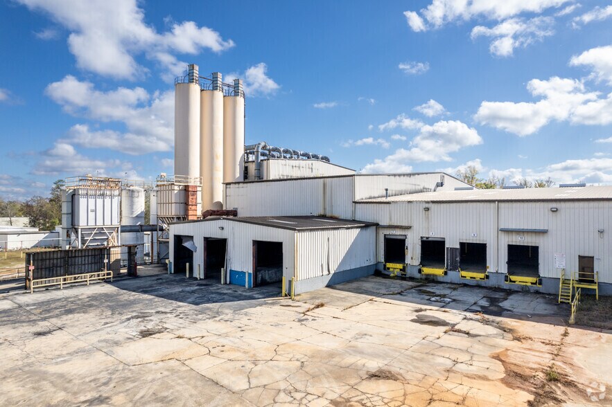 More Photos Of 1061 Industrial Blvd, Lafayette Manufacturing For Lease