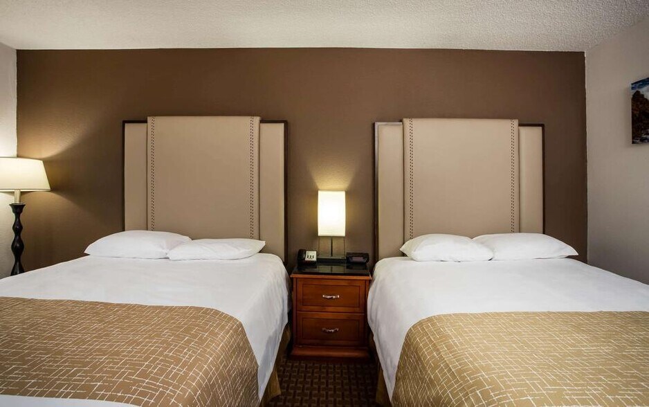 More Photos Of 5710 Challenger Pky, Fort Wayne Hotel For Sale