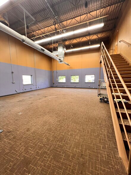 More Photos Of 8555 W 123rd St W, Savage Flex For Lease