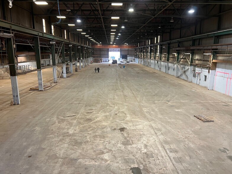 More Photos Of 1 Chandler Rd, Amherst Distribution For Sale