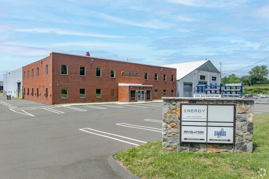 More Photos Of 252-262 Depot Rd, Milford Light Distribution For Lease
