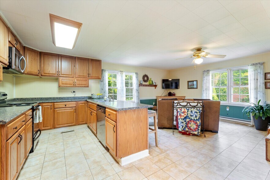 More Photos Of 252 David Bruce Ave, Charlotte Court House Hospitality For Sale