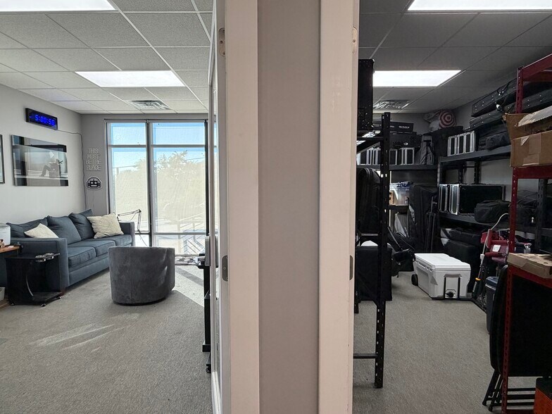 More Photos Of 451 Washington St, Valparaiso Flex For Sale