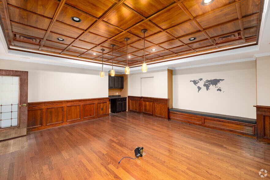 More Photos Of 950 N Kings Hwy, Cherry Hill Medical For Lease