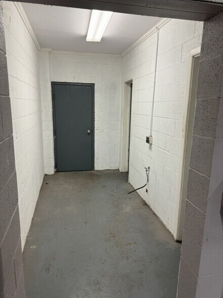 More Photos Of 115 Broadhurst Rd, Jacksonville Warehouse For Lease