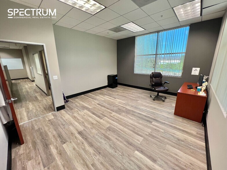 More Photos Of 21060 Centre Pointe Pky, Santa Clarita Medical For Sale