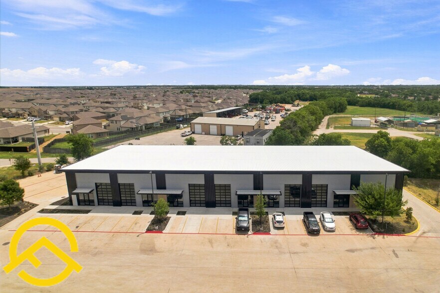 More Photos Of 300 Co Rd 199, Hutto Flex For Lease