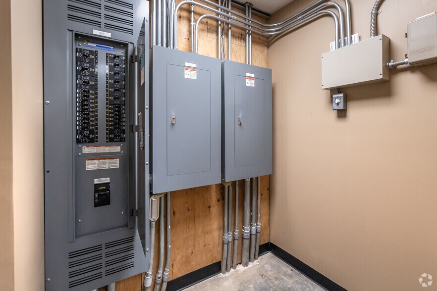 More Photos Of 8115 Highland Pointe Dr, West Chester Bank For Sale