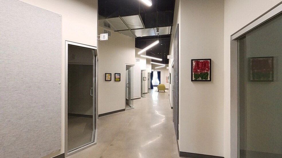 More Photos Of 911 Massachusetts St, Lawrence Apartments For Lease