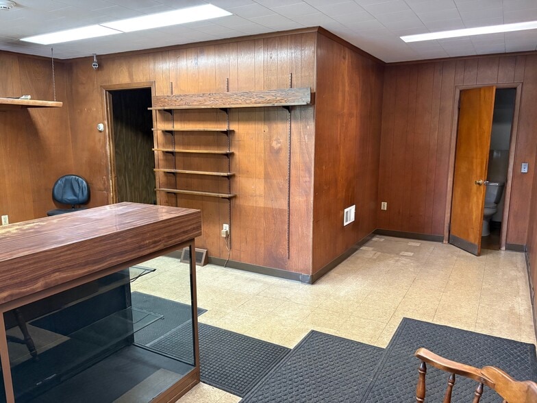 More Photos Of 6712 Main St, Martins Creek Service Station For Sale