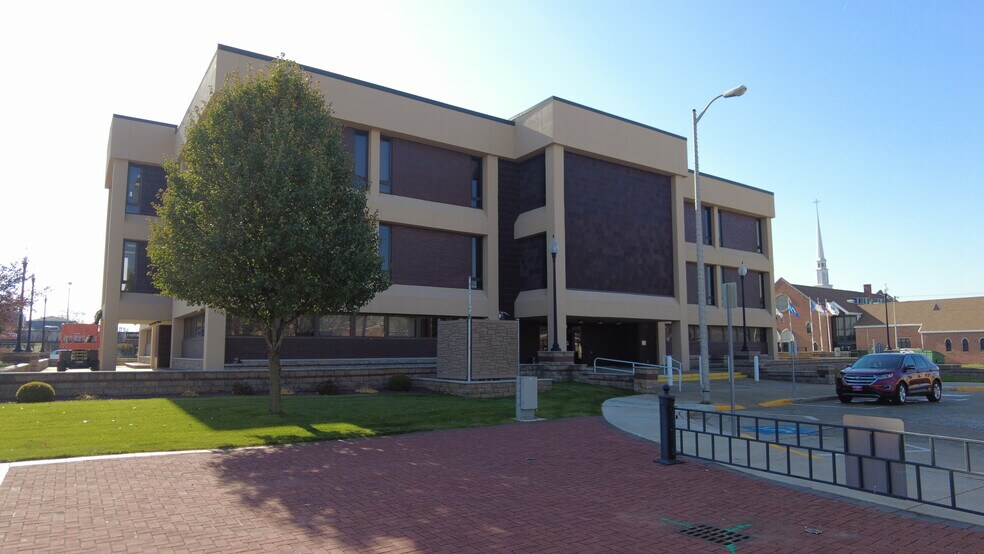 More Photos Of 116 Constitution Plaza, Monticello Office For Sale