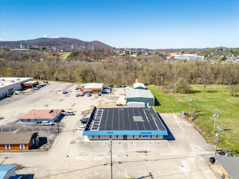More Photos Of 841 S Highway 25 W, Williamsburg Flex For Sale