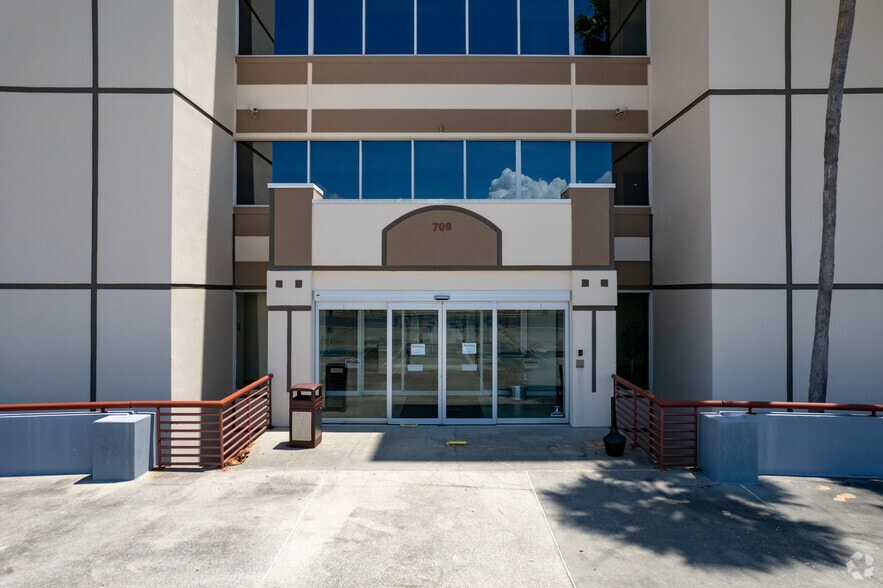 More Photos Of 709 S Harbor City Blvd, Melbourne Medical For Lease