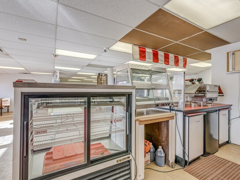 More Photos Of 1221 N 8th Ave, Stroud Convenience Store For Sale