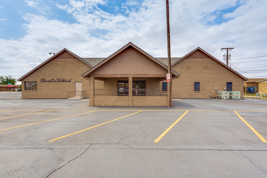 More Photos Of 1001 Austin St, Midland Religious Facility For Sale