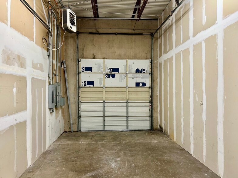 More Photos Of 12035 Shiloh Rd, Dallas Unknown For Lease