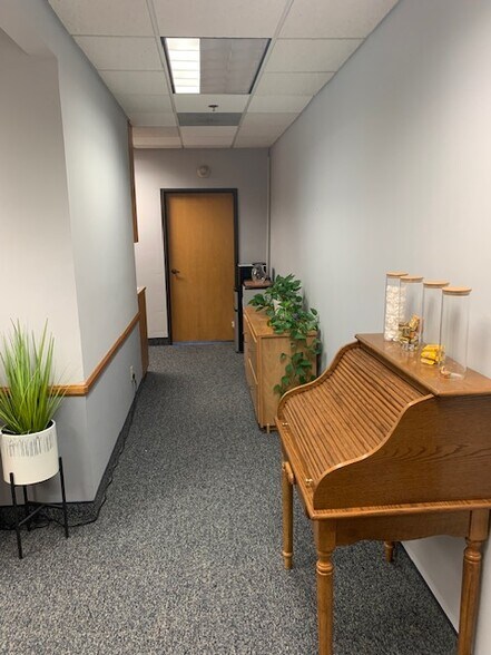 More Photos Of 1015 Chestnut Ave, Carlsbad Office For Sale