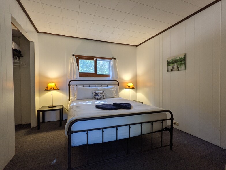 More Photos Of 3932 Point of View Ln, Phelps Hotel For Sale