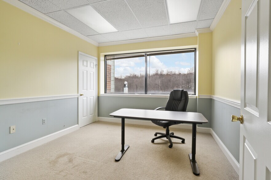 More Photos Of 339 Buschs Frontage Rd, Annapolis Medical For Lease