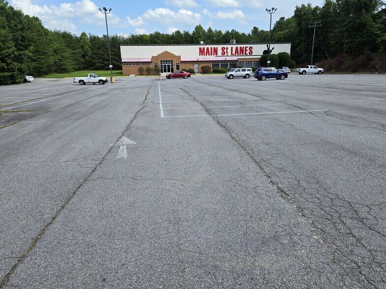 More Photos Of 2006 S Main St, Farmville Bowling Alley For Sale