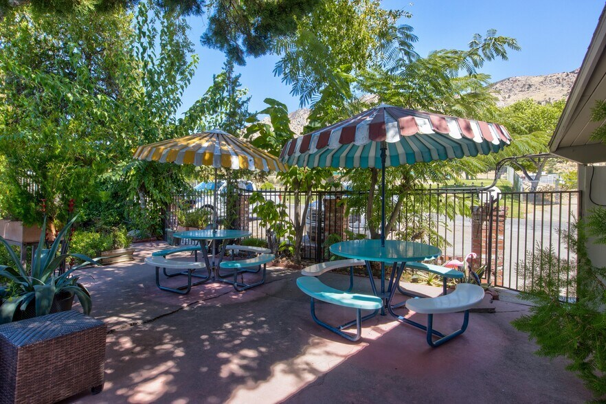 More Photos Of 13383 Sierra Way, Kernville Hotel For Sale