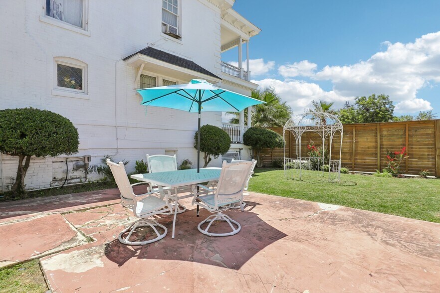 More Photos Of 421 Howard St, San Antonio Hospitality For Sale