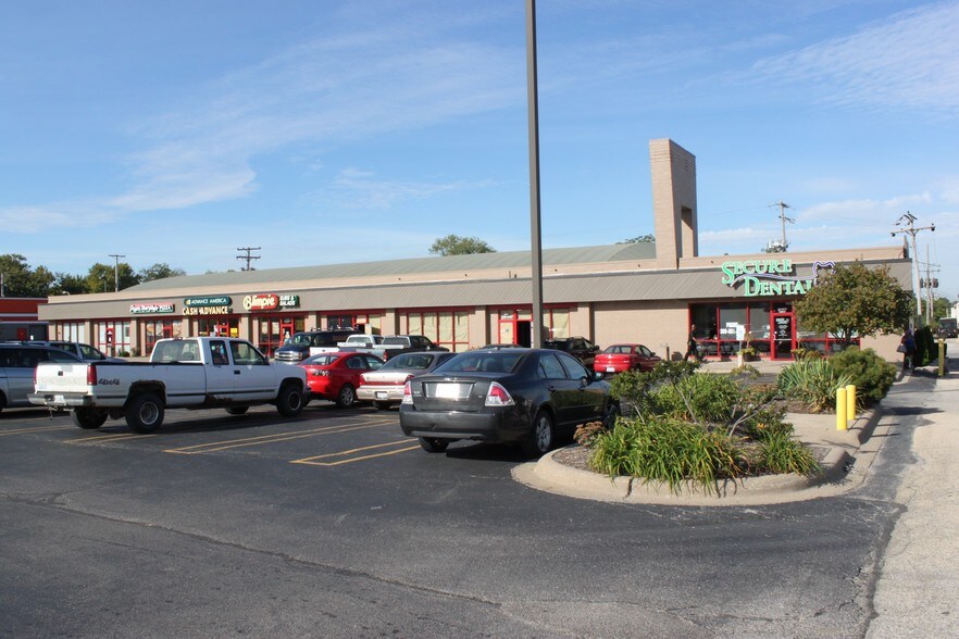 More Photos Of 3125-3127 N University St, Peoria General Retail For Sale