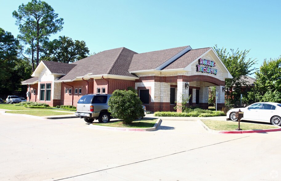 More Photos Of 1325 W Northwest Hwy, Grapevine Medical For Lease