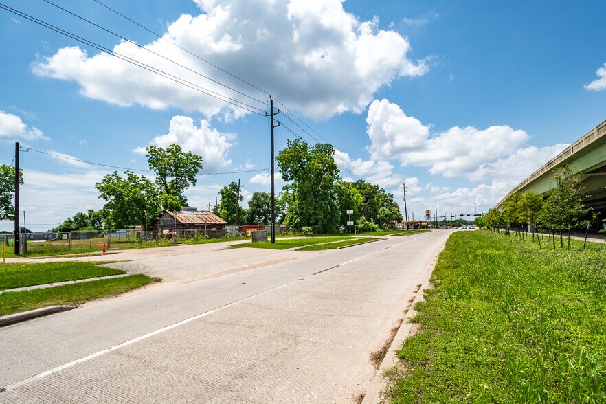 More Photos Of 14214 Eastex Fwy, Humble Land For Sale