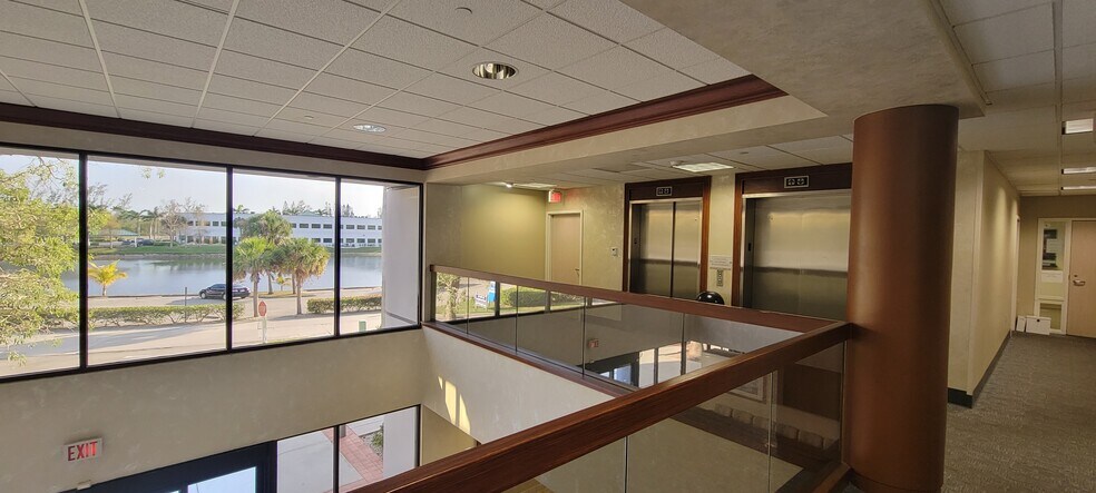 More Photos Of 800 Goodlette Rd N, Naples Medical For Lease
