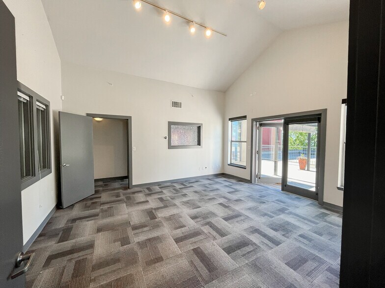 More Photos Of 2510 Western Ave, Seattle Apartments For Lease