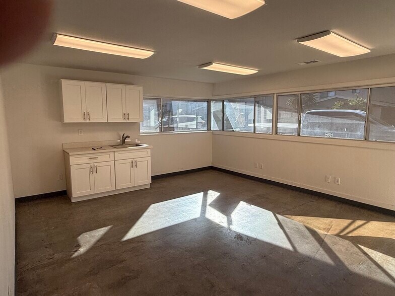 More Photos Of 5635 San Diego St, El Cerrito Warehouse For Lease