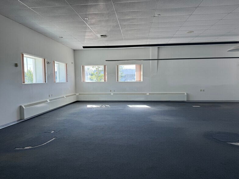 More Photos Of 151 Warehouse Dr, Soldotna Flex For Lease