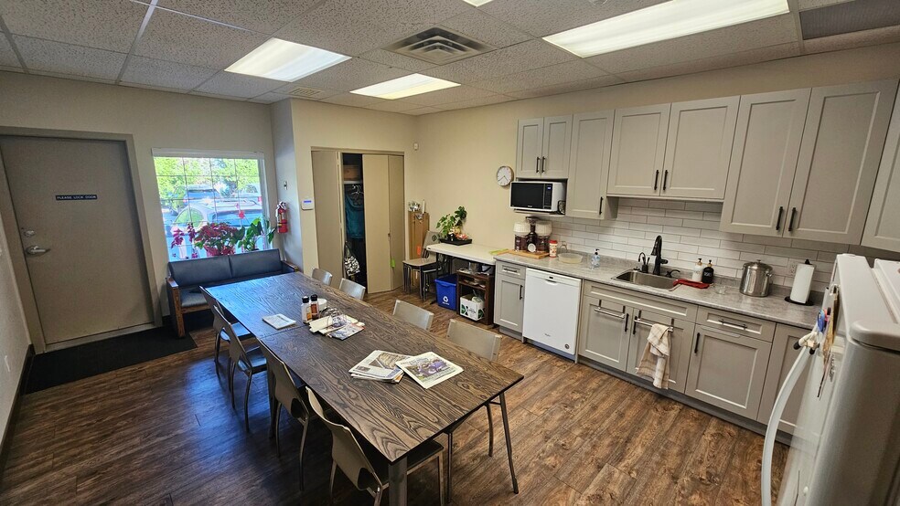 More Photos Of 5680 176A St, Surrey Office For Sale