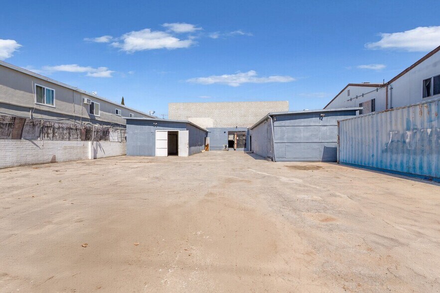 More Photos Of 11924 Vose St, North Hollywood Warehouse For Lease