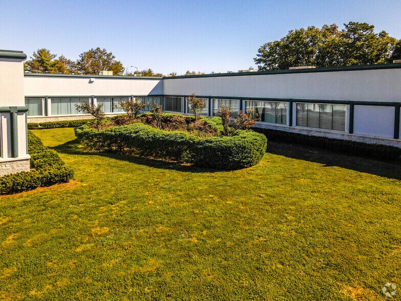 More Photos Of 2805 Veterans Memorial Hwy, Ronkonkoma Medical For Lease