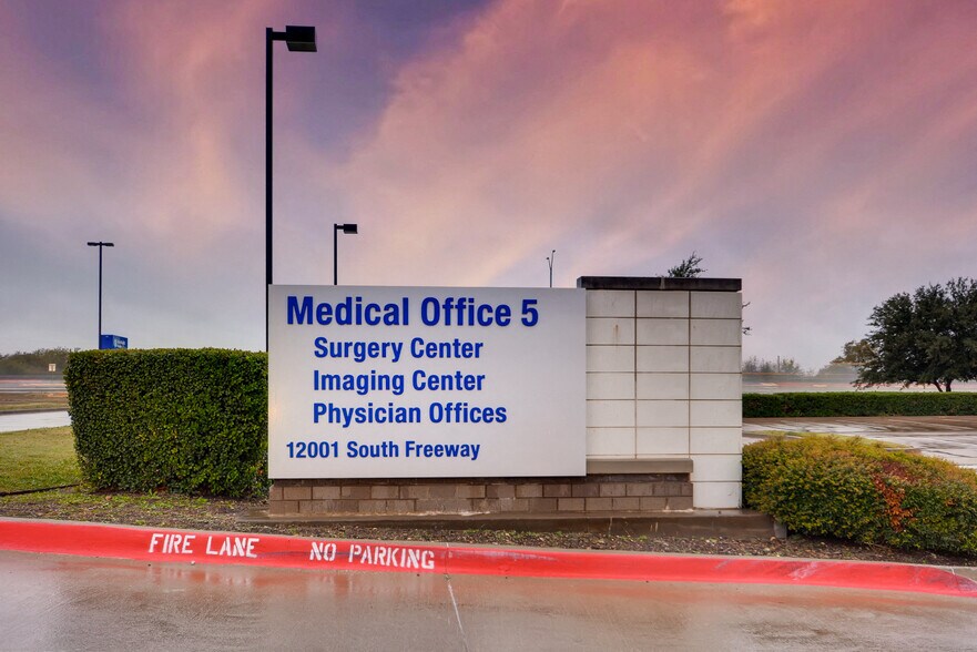 More Photos Of 12001 South Fwy, Burleson Medical For Lease