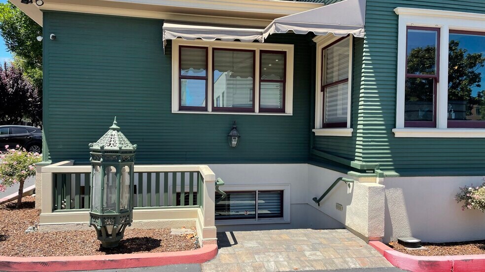 More Photos Of 215 W Alisal St, Salinas Office For Lease