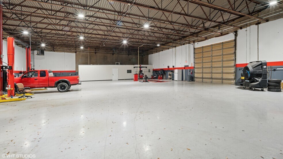 More Photos Of 4830 Whirlwind Dr, San Antonio Warehouse For Sale