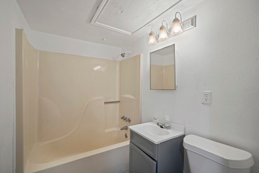 More Photos Of 610 Ferry Rd, Galveston Apartments For Sale