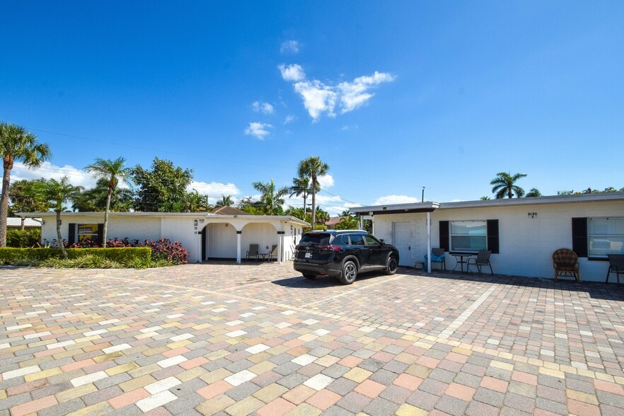 More Photos Of 14621 McGregor Blvd, Fort Myers Apartments For Sale