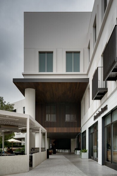 More Photos Of 11911 San Vicente Blvd, Los Angeles Office For Lease