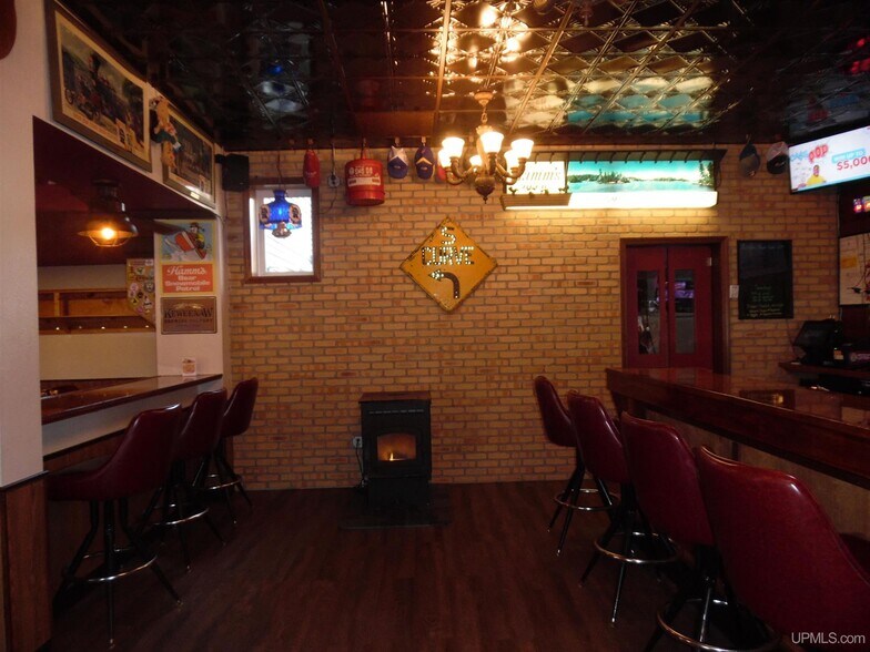 More Photos Of 31 Trimountain Ave, South Range Bar For Sale