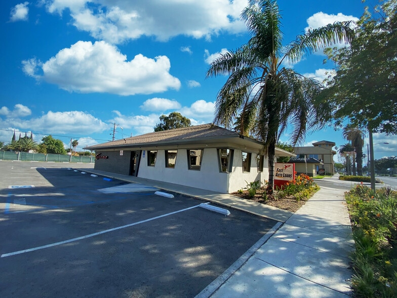 More Photos Of 9696 Magnolia Ave, Riverside Restaurant For Lease
