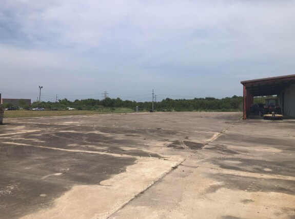 More Photos Of 3016 N Twin City Hwy, Nederland Warehouse For Sale